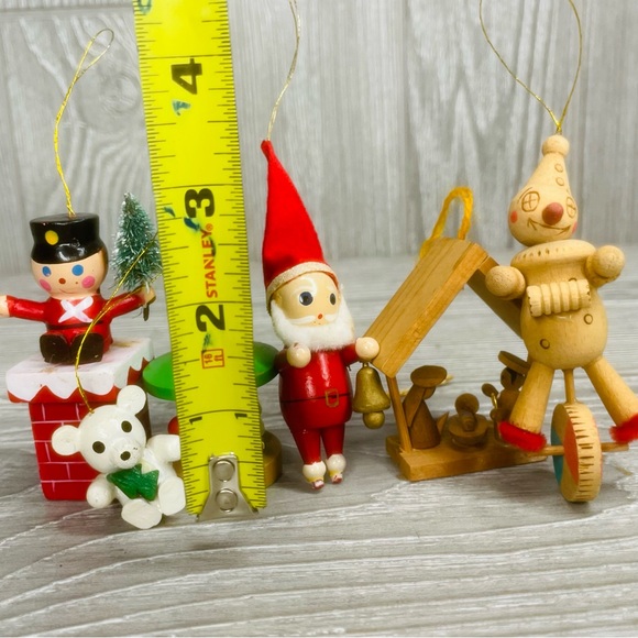 Vintage lot of 5 wooden Christmas ornaments clown bear Santa nativity birds - Picture 3 of 9